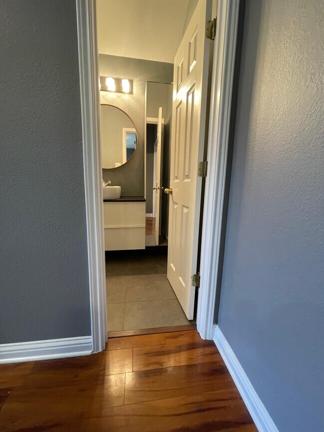 Building Photo - 10312 Yellowstone Dr