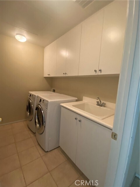 Building Photo - 42621 Hussar Ct