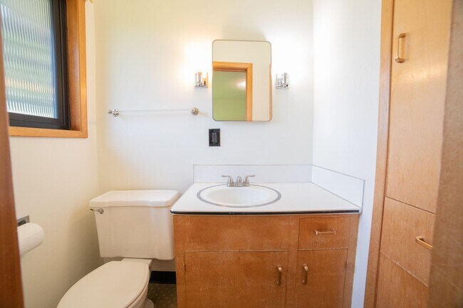 Building Photo - Large One Level Oregon City Home