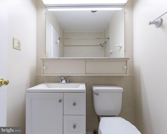 Building Photo - 204 M St SW