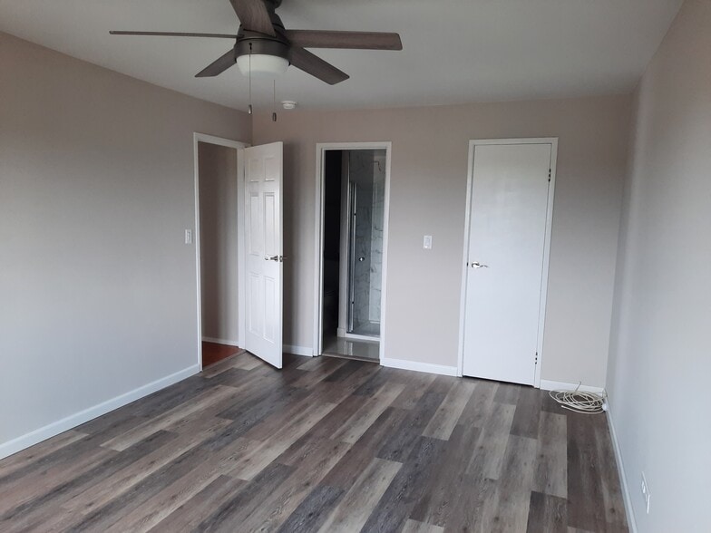 Master bedroom looking southeast - 434 Clinton Pl