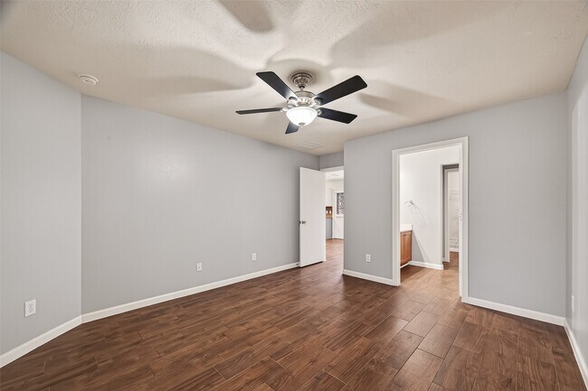 Building Photo - 10902 Clear Villa Ln