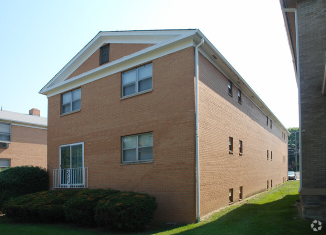 Building Photo - Holiday House Apartments