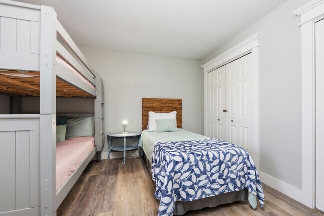 Building Photo - 17462 Front Beach Rd