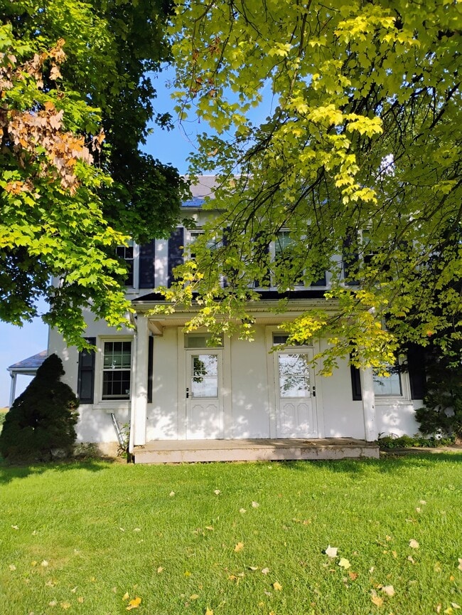 Building Photo - 325 Schoeneck Rd