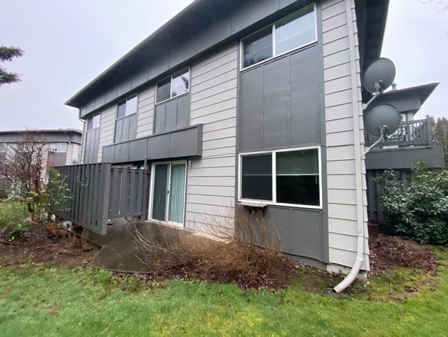 Building Photo - 3 Bedroom Condo for Rent - Hood River