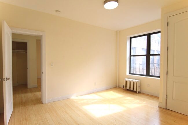Building Photo - 66 St Nicholas Pl