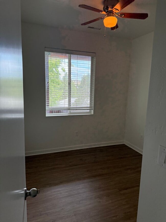 Building Photo - 12 S Pinegrove Rd