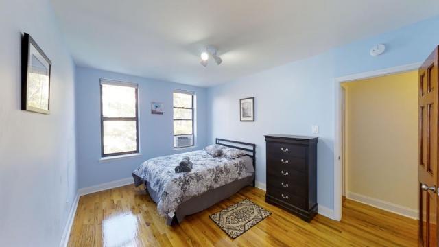 Building Photo - 3 bedroom in ASTORIA NY 11106