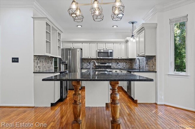 Building Photo - 2475 Horace St