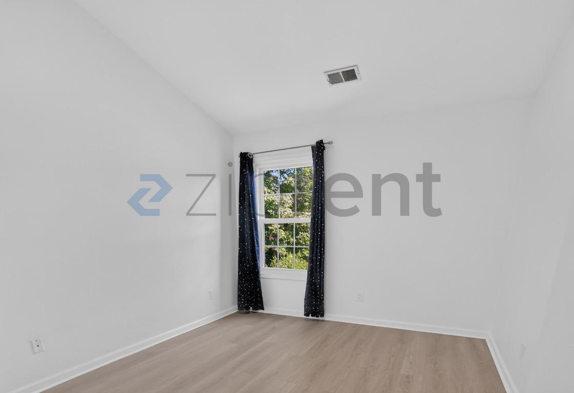 Building Photo - Unit
