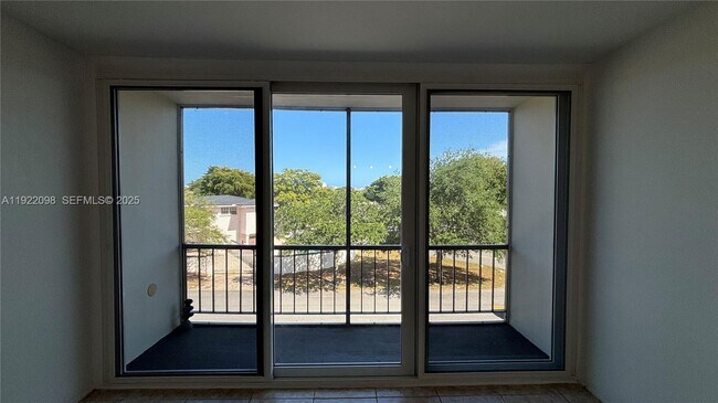 Building Photo - 4501 NE 21st Ave