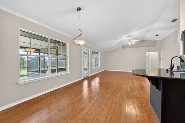 Building Photo - 4/2 with screened patio coming soon in Ashford Park!