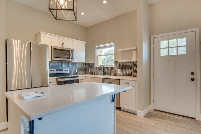 Building Photo - Fully Remodeled 2BR/2BA Attached Home with Garage, Modern Finishes, Park Views & Prime Downtown P...