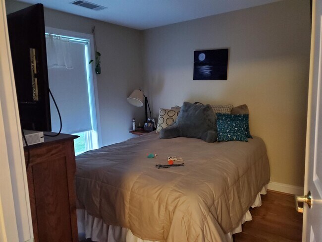 Building Photo - 4 Crestview Cir