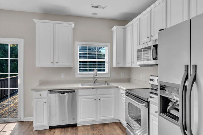 Building Photo - Stunning 4-Bed Home with Modern Kitchen, Bonus Space & Pool Access in Long Creek Plantation