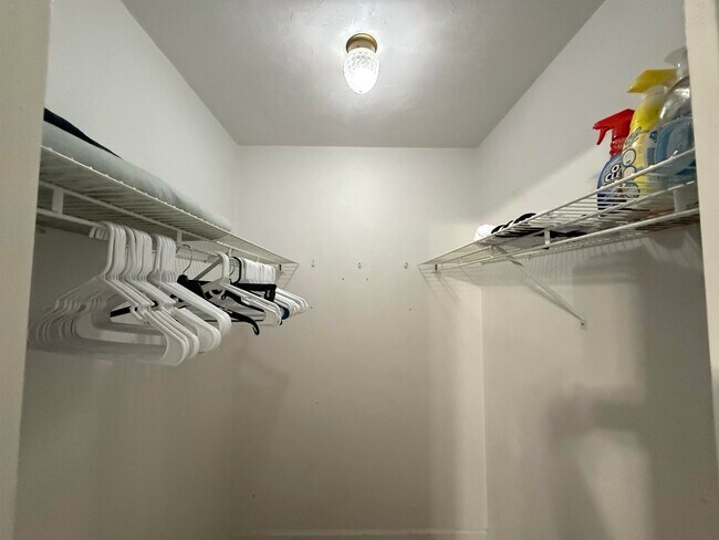 Building Photo - 2428 Talco Hills Dr