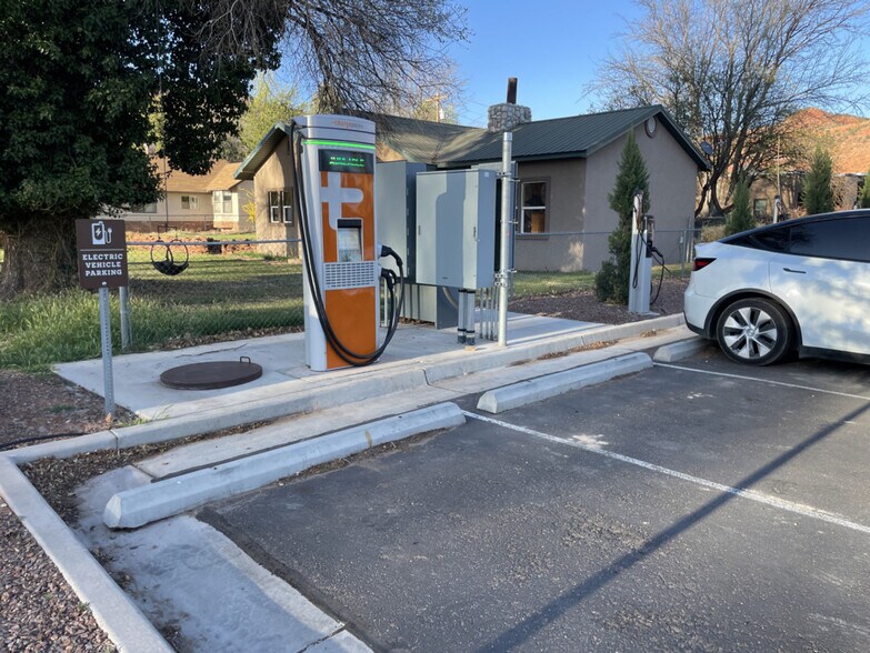 Building Photo - 170 E 100 N