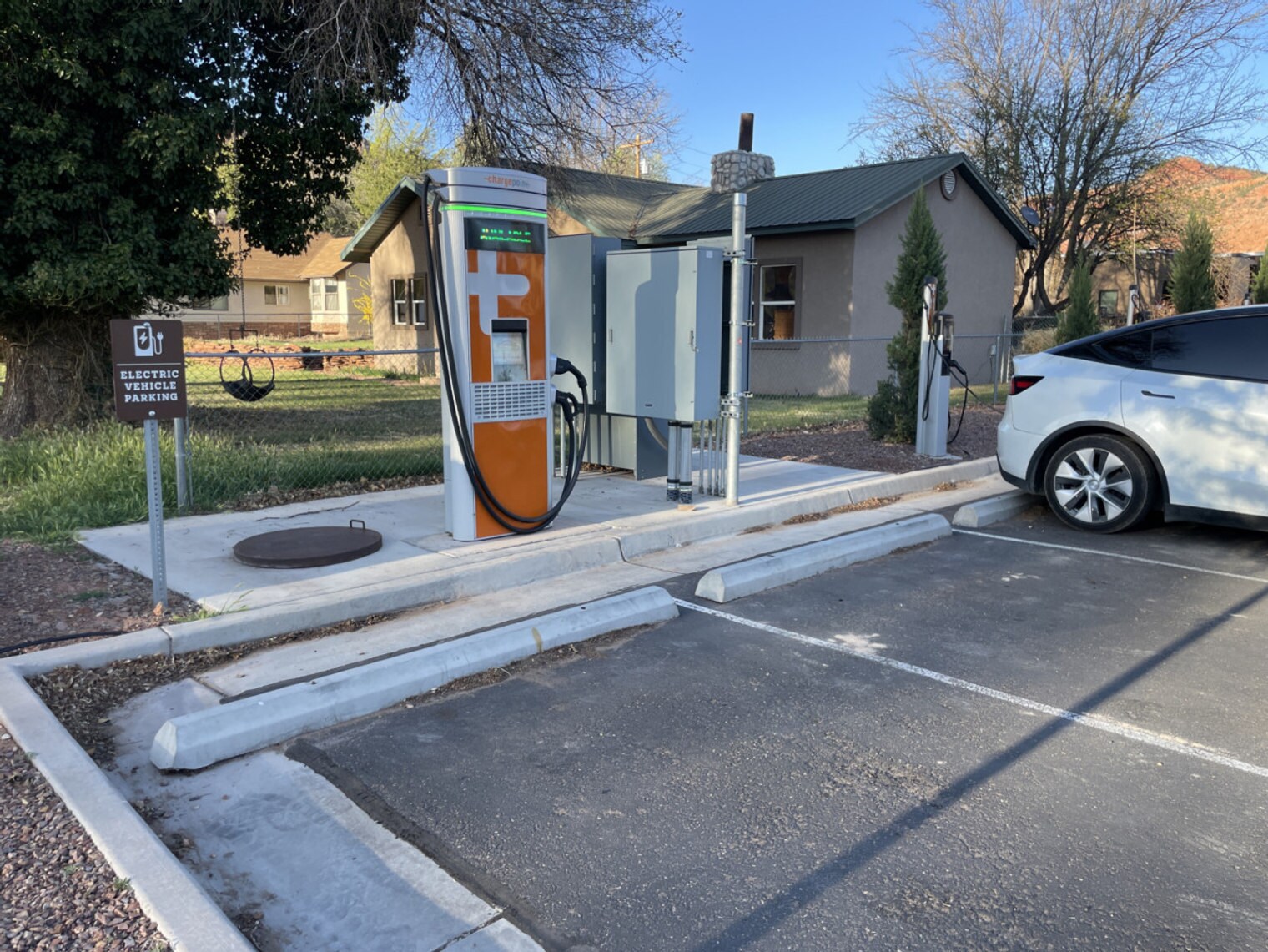 Building Photo - 170 E 100 N