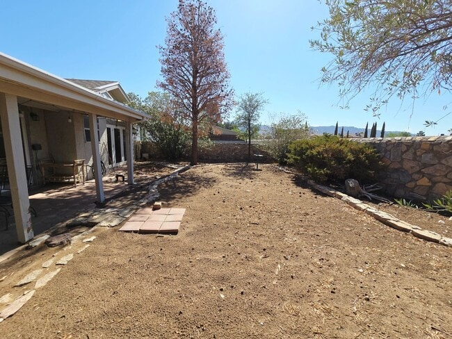 Building Photo - Charming 3 Bedroom, 2 bath Home in West El...