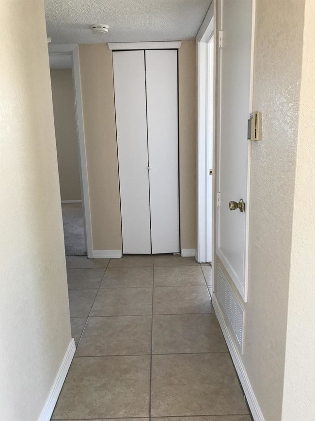 Building Photo - 8300 Capitan Cir