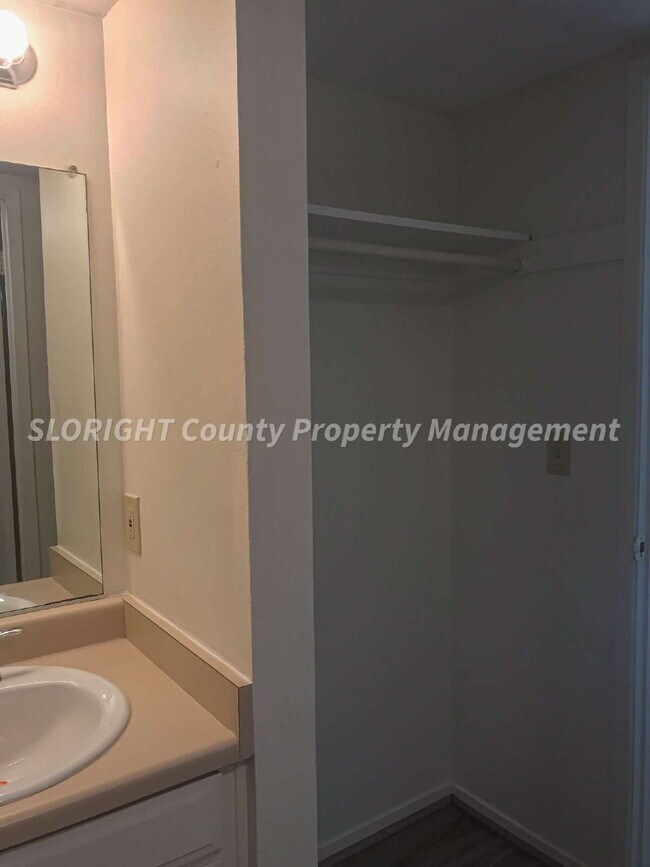 Building Photo - AVAILABLE NOW - 2 Bedroom plus den and loft / 2 Bathroom Condo on East Foothill in SLO