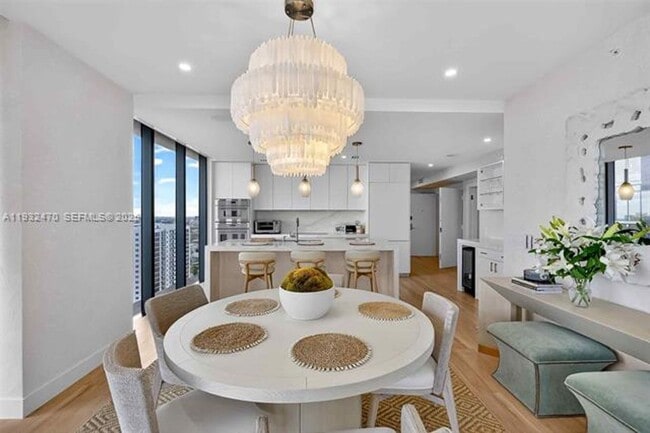 Building Photo - 700 NE 24th St