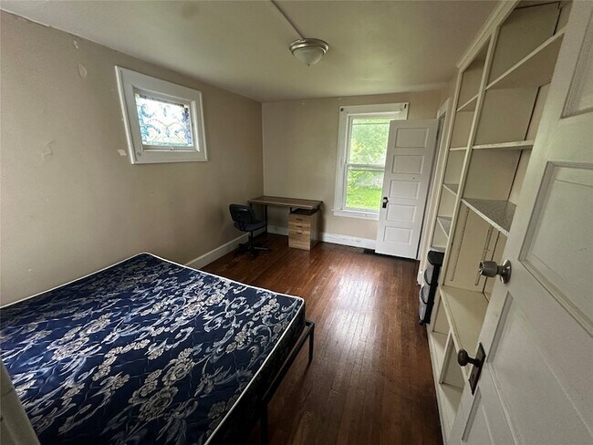 Building Photo - 19 Edwards St