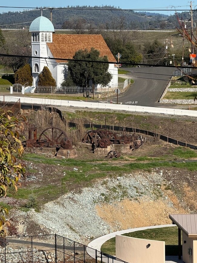 Building Photo - Well-Maintained Cozy 2BD/2BA Home in Angels Camp, CA! Extra Upper Room and Basement!