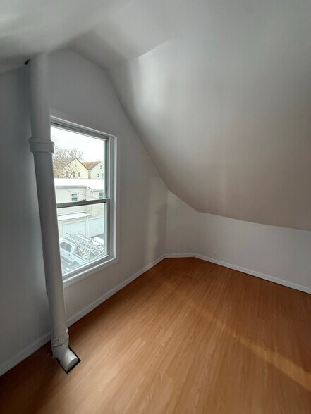 Building Photo - 433 Highland Ave