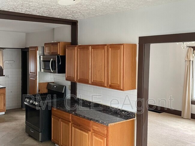 Building Photo - 2037 Bunts Rd