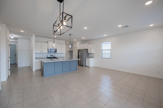Building Photo - 12448 W Gardenia Ct
