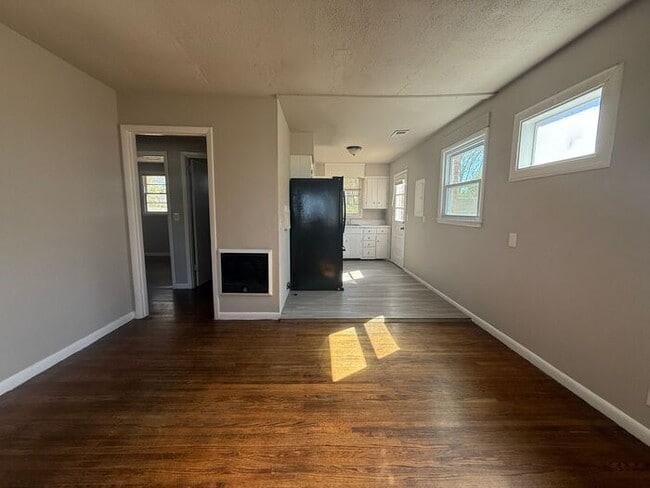 Building Photo - Remodeled Madison Brick Duplex!! 2/1 Large...