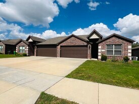 Building Photo - 522 Vee St