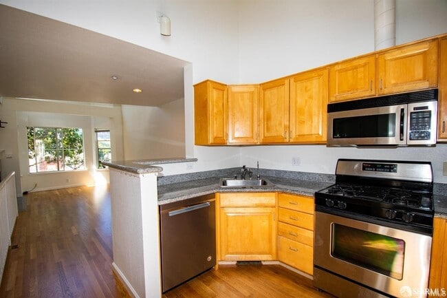 Building Photo - 18 Jennifer Pl