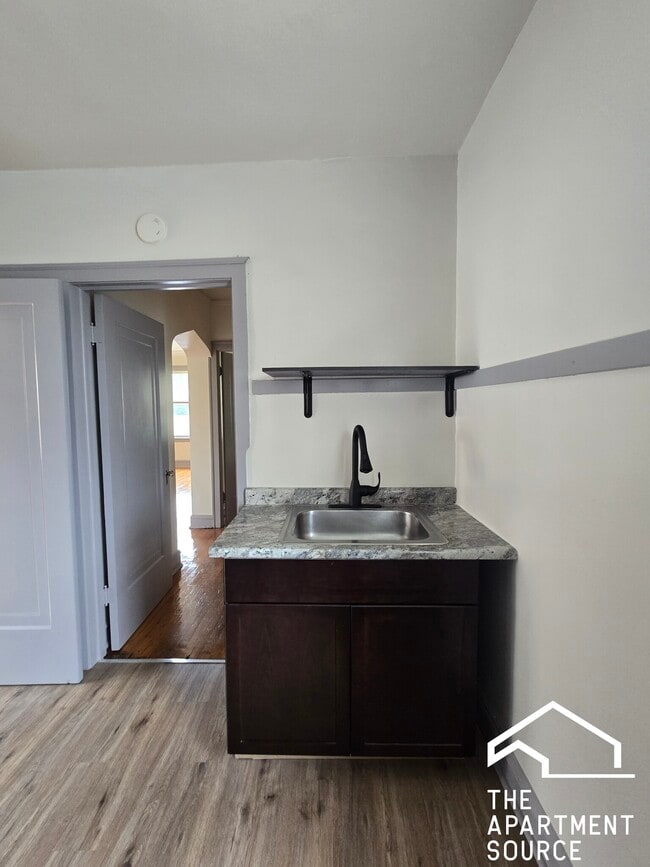 Building Photo - 834 N Massasoit Ave