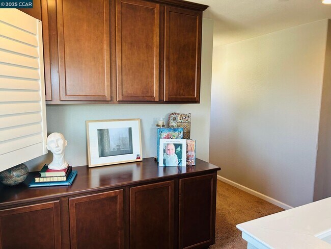 Building Photo - 908 Poppy Dr