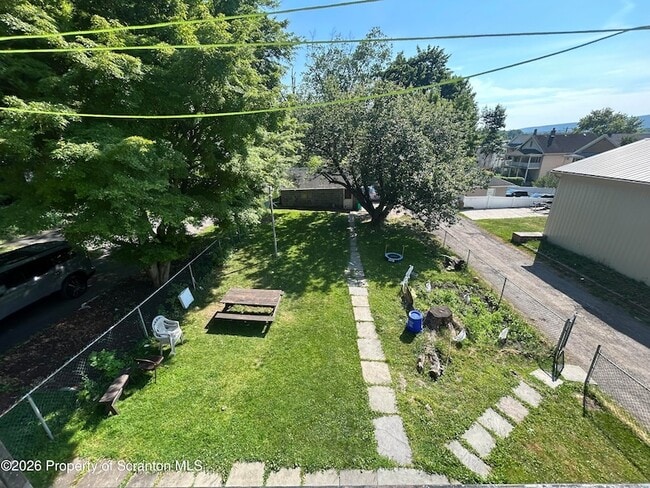 Building Photo - 418 Pear St