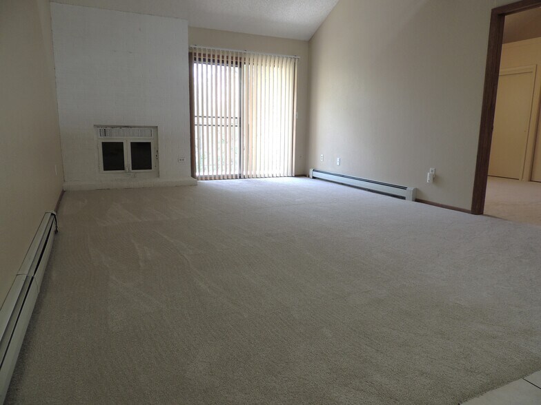 Livingroom - 636 Horizon Dr