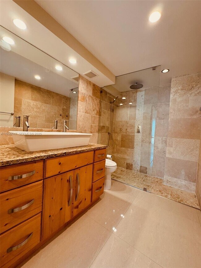 Building Photo - 1901 Brickell Ave