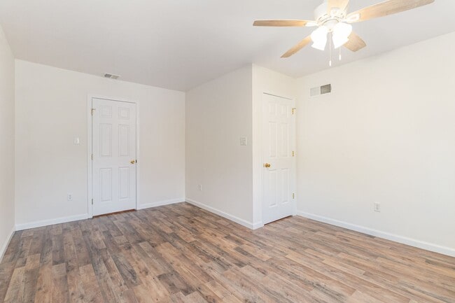 Building Photo - 3 bedroom townhouse in Carlisle