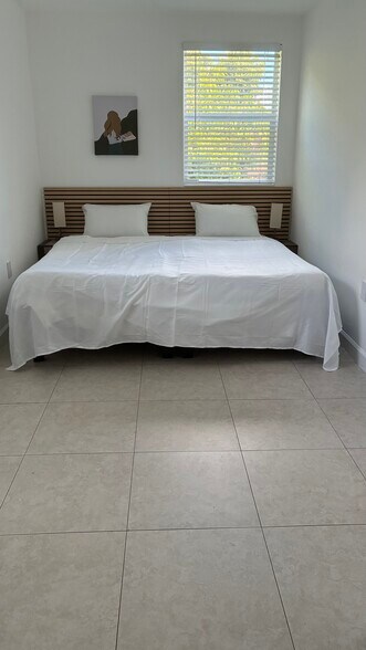 Building Photo - 239 NW 32nd St