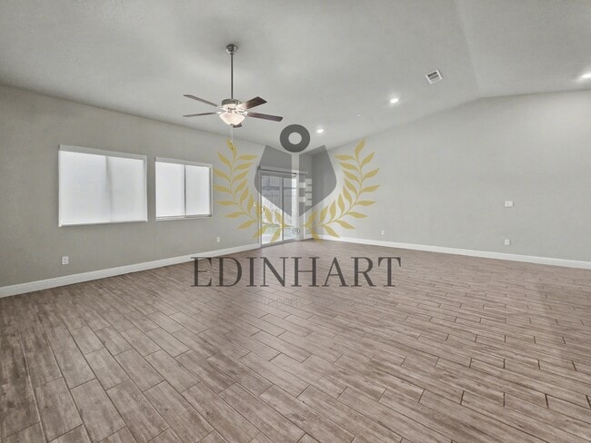 Building Photo - 1132 S Simon St