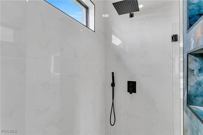 Building Photo - 6005 Queen Ave N