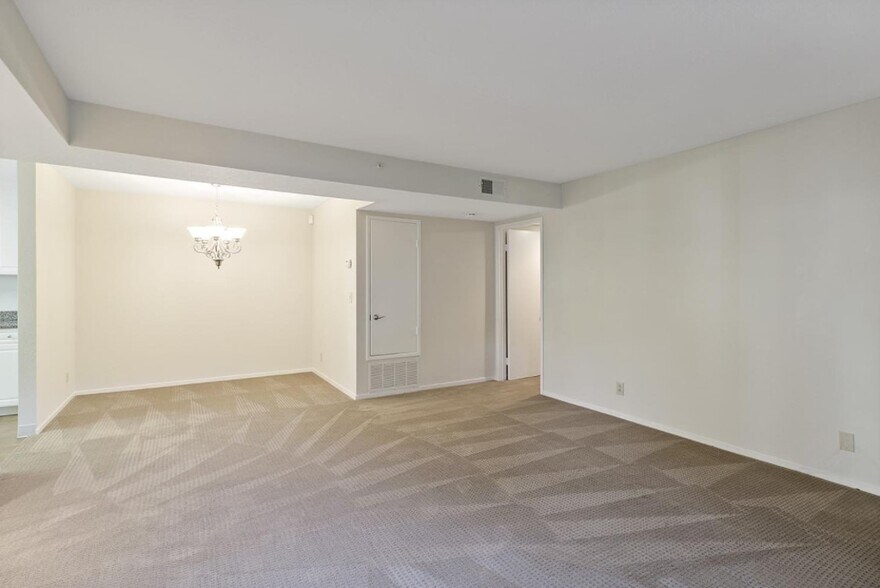 Building Photo - 520 Canyon Oaks Dr