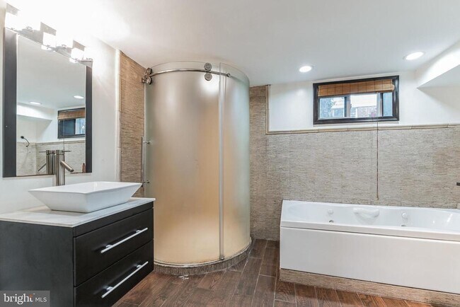 Building Photo - 1316 S Buchanan St