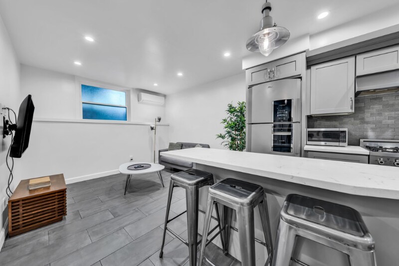 Building Photo - 3014a Pine St