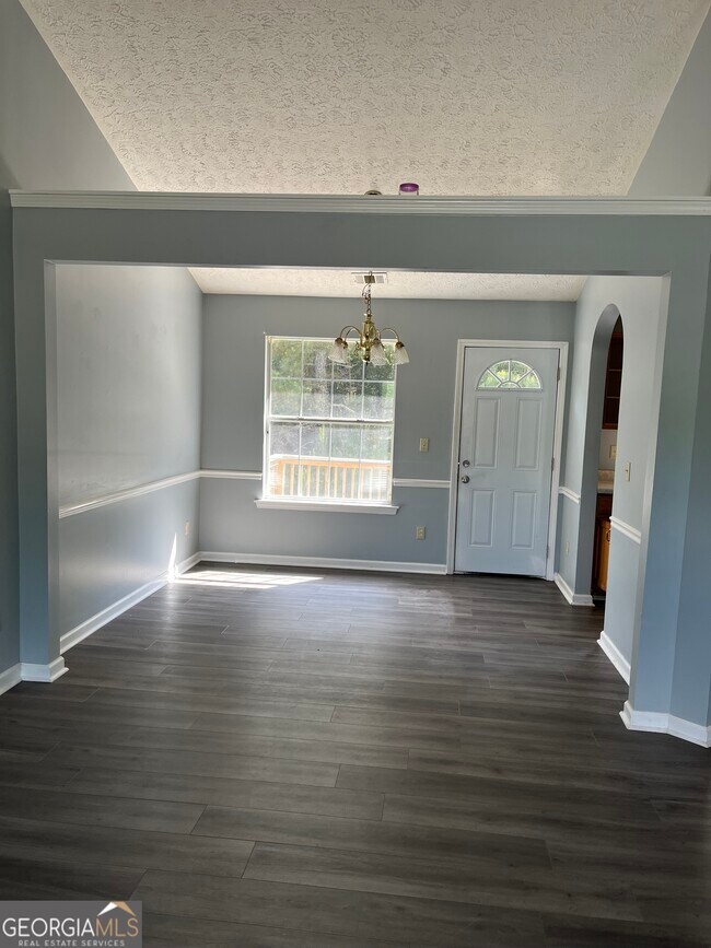 Building Photo - 506 Rosewood Cir