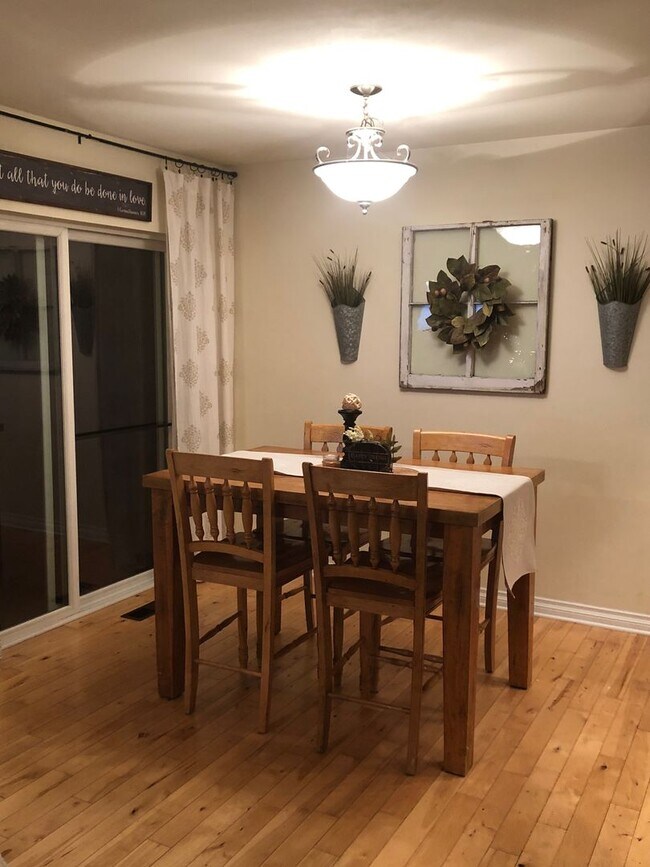 Building Photo - Fantastic 2-Bedroom, 1 3/4-bathroom, 2-car...