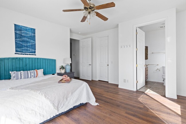 Building Photo - Spacious 7-Bedroom Home with Ocean Views i...